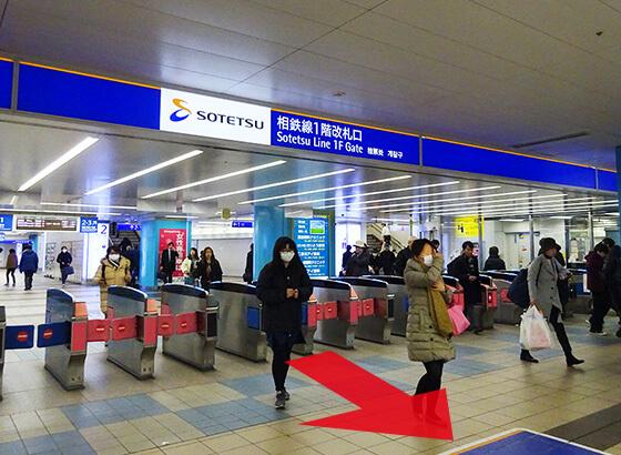 相鉄線横浜駅1階改札口